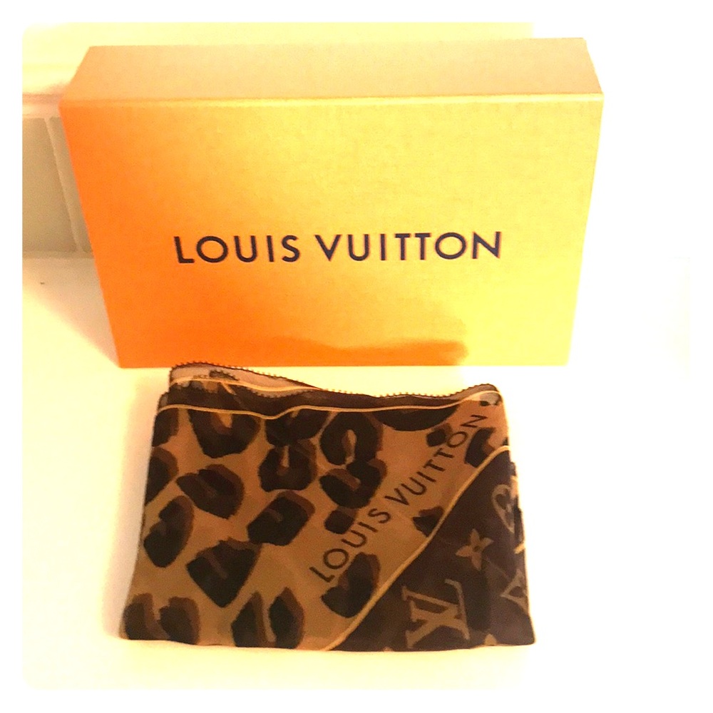 Louis Vuitton scarf
